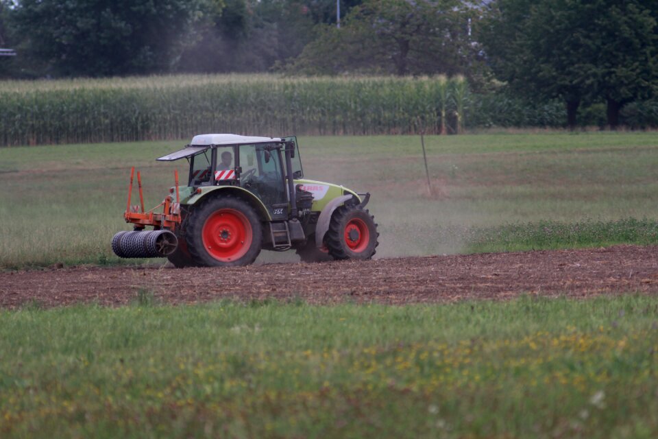 Arable tillage agricultural machine