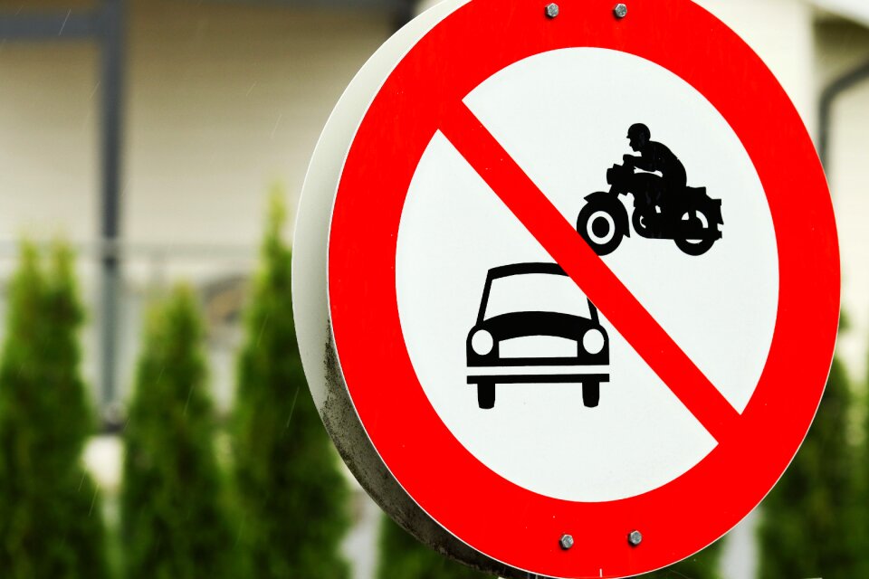 Traffic warning symbol