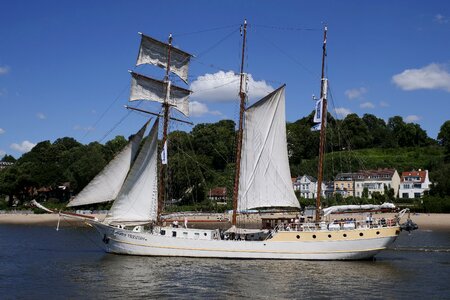 Shipping vacations travel