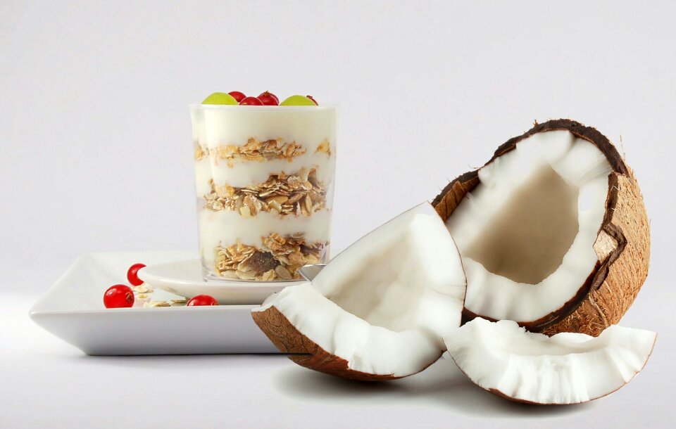 Cornflakes fruits milk