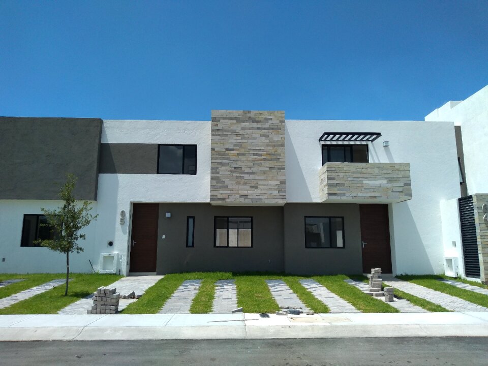 Facade structure houses