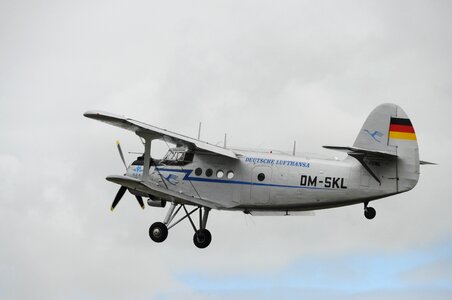 Airport propeller plane transport system
