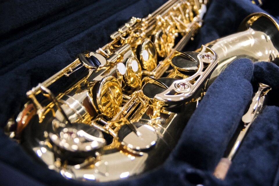 Instruments craft saxophone