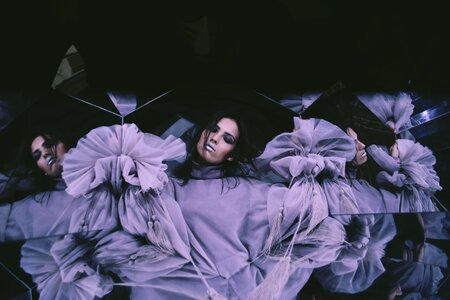 Posture through the looking glass mirror
