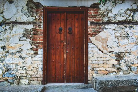 Wall decay architecture