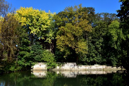 Water channel wall