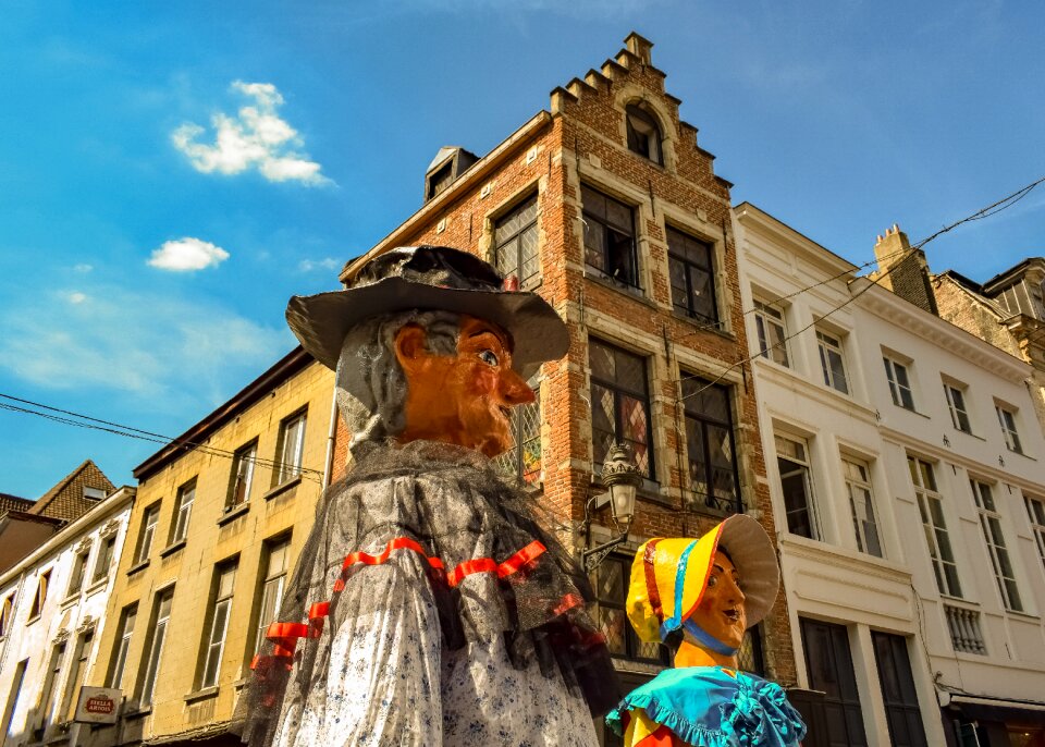 Puppet outdoor belgian