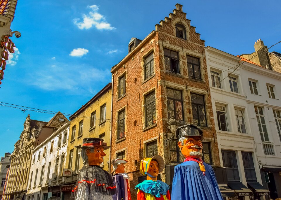 Puppet outdoor belgian