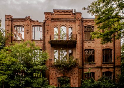 The collapse dilapidated past