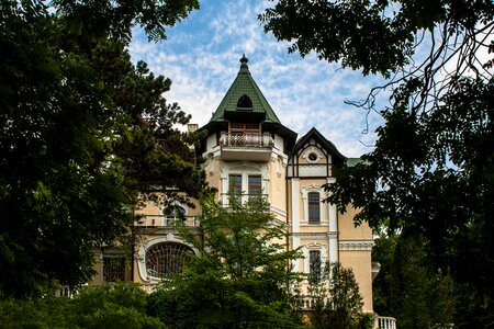 Noble showplace history