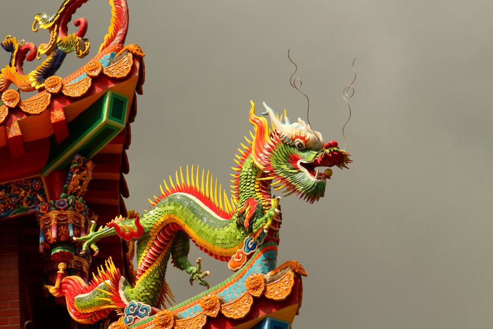 Chinese temple hualien brown dragon