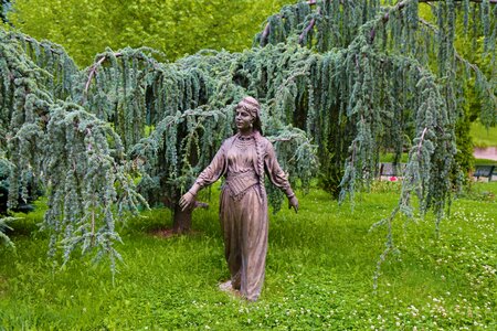 Sculpture peasant girl park