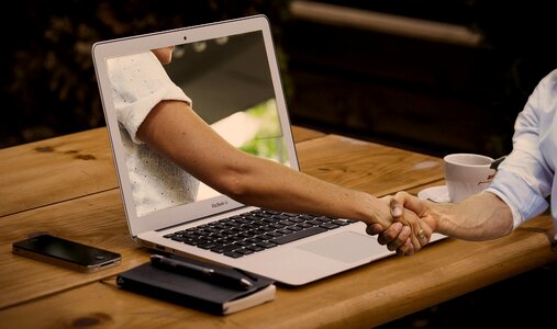 Monitor online digital