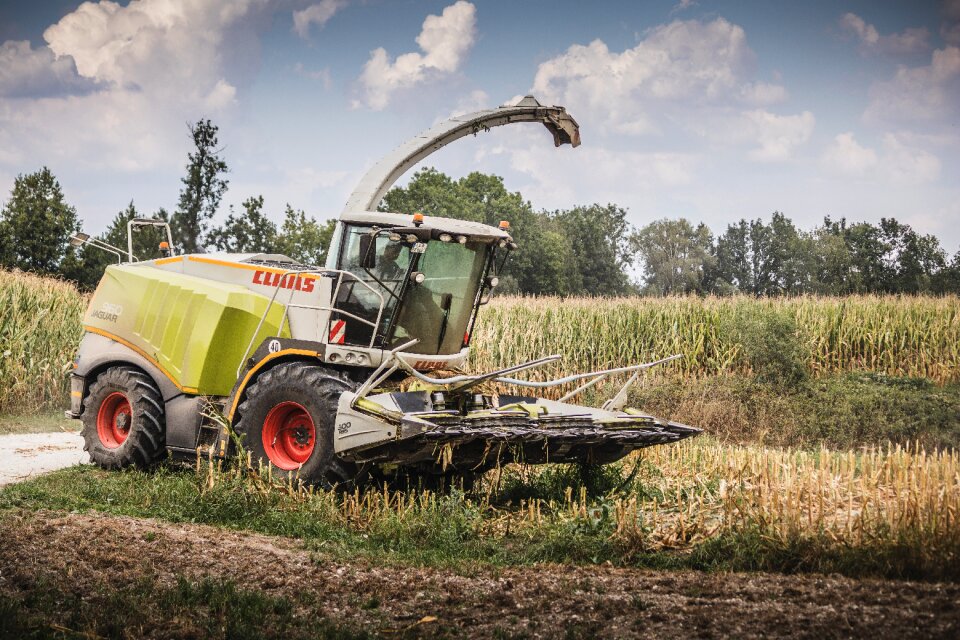 Commercial vehicle working machine vehicle