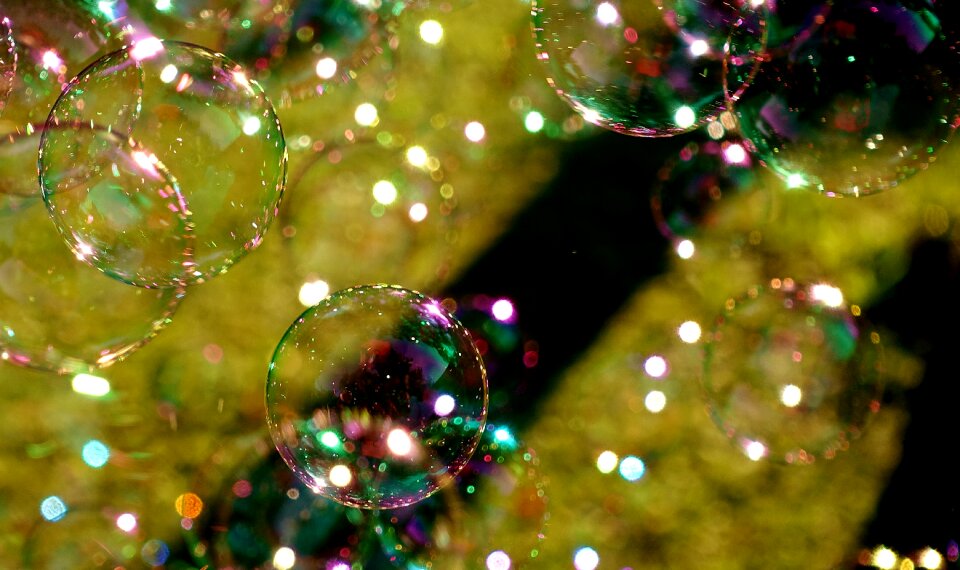 Make soap bubbles mirroring soapy water
