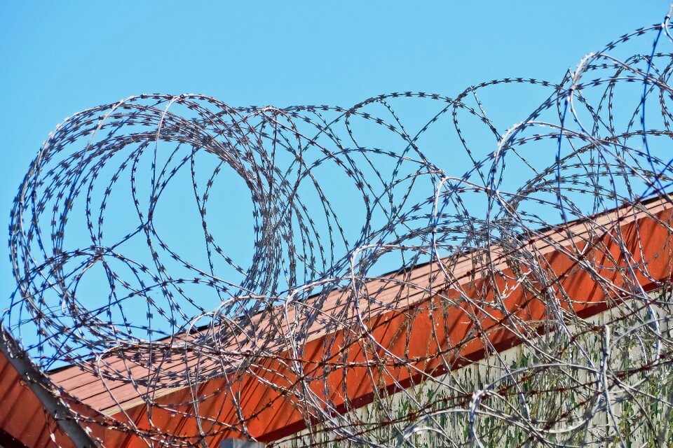 Demarcation wire barrier
