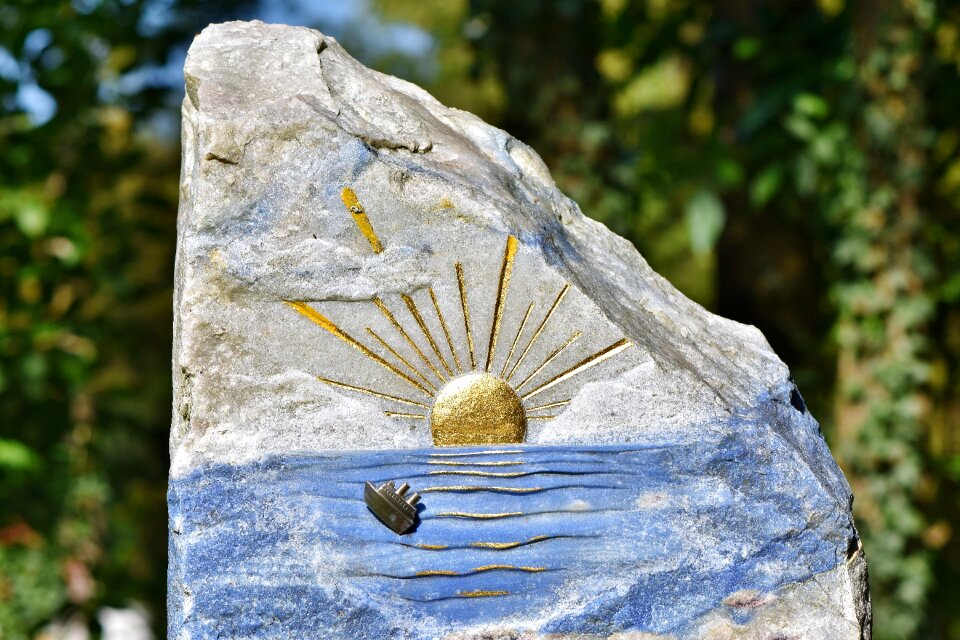 Memorial rock carving stone