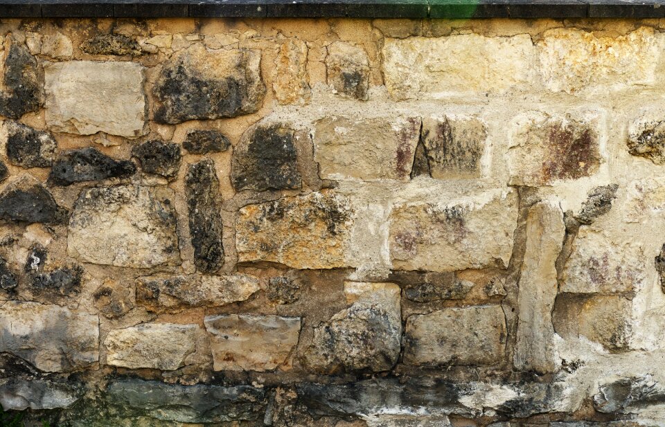 End plates natural stones joints
