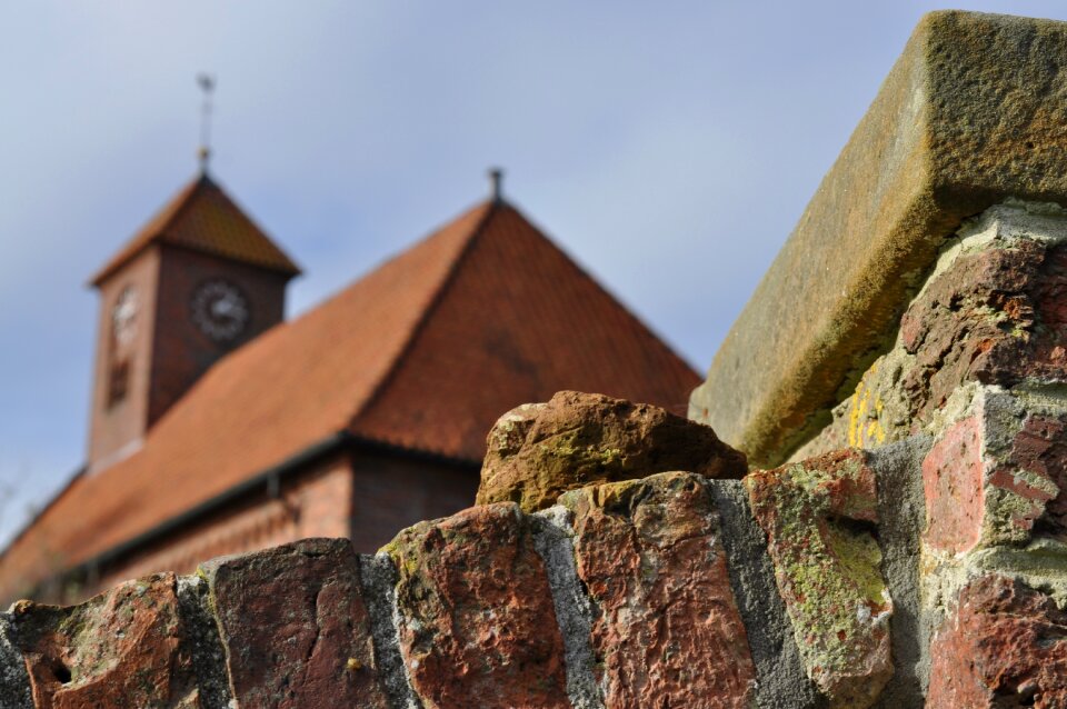 Wall stone building