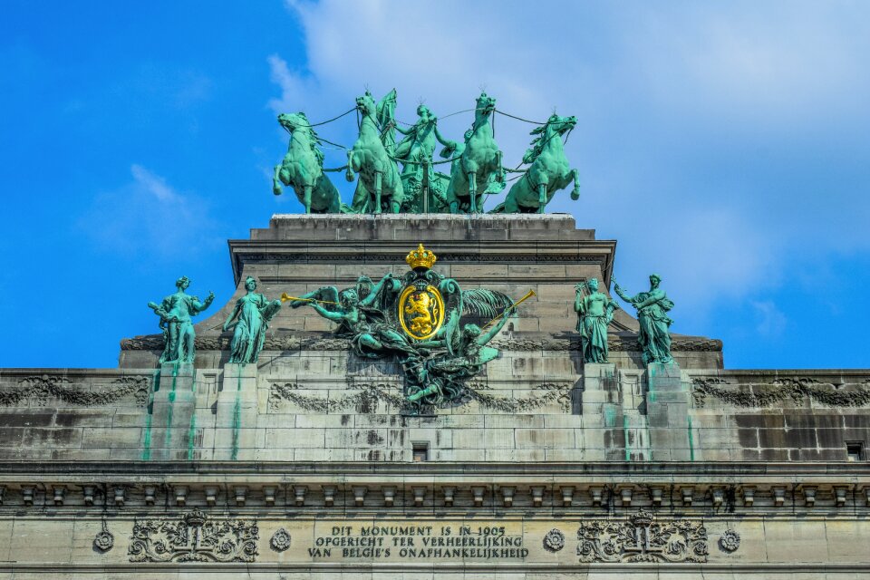 Sculpture cinquantenaire park triumphal arch