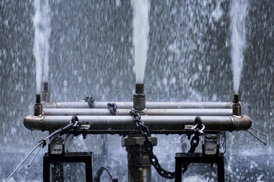 Water pressure force wild