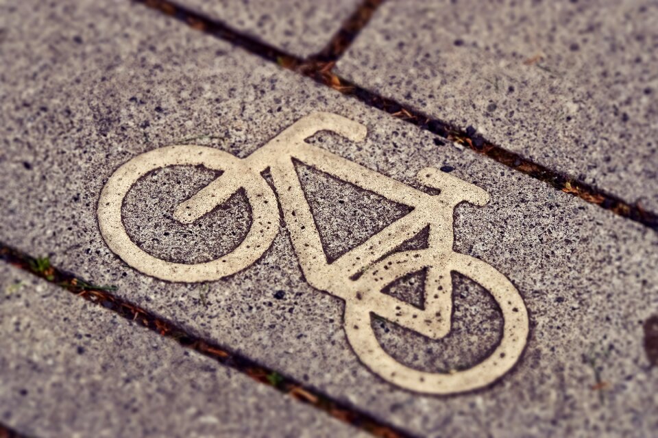 Cyclists road signs note
