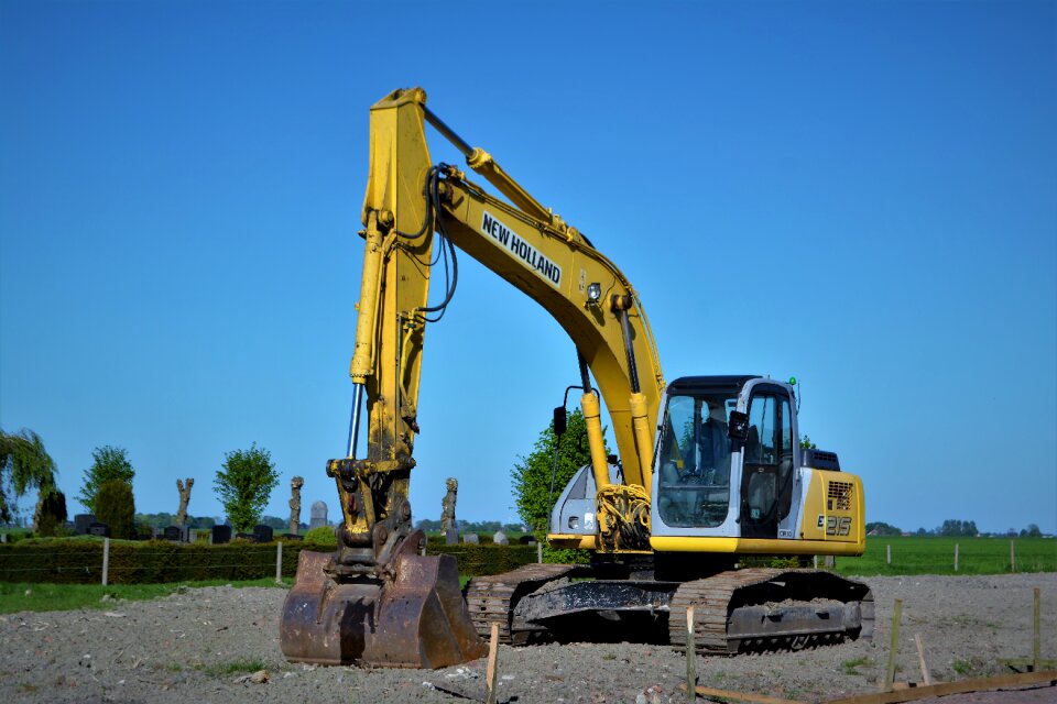 Construction machine shovel tracked vehicle