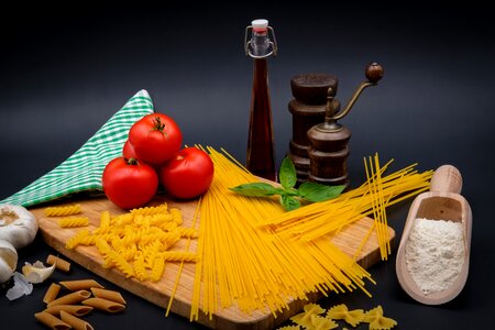 Farfalle tomatoes garlic