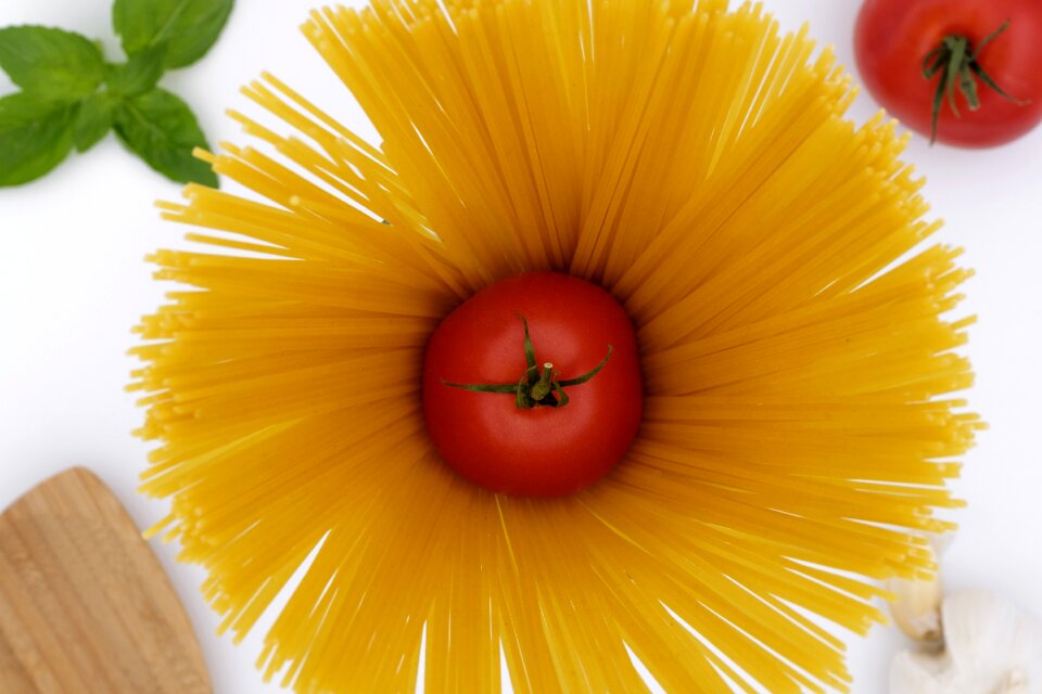 Tomatoes garlic flour