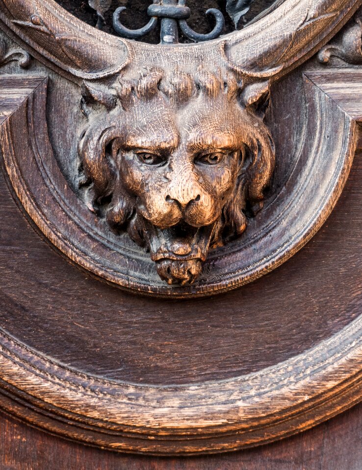 Carving building ornament