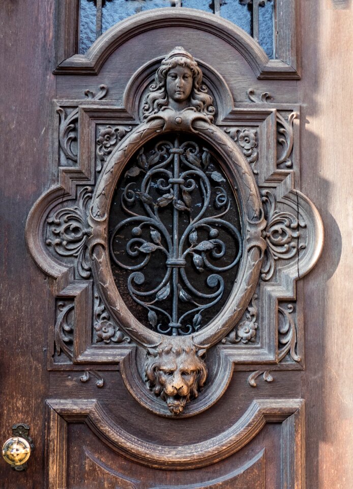 Carving building ornament
