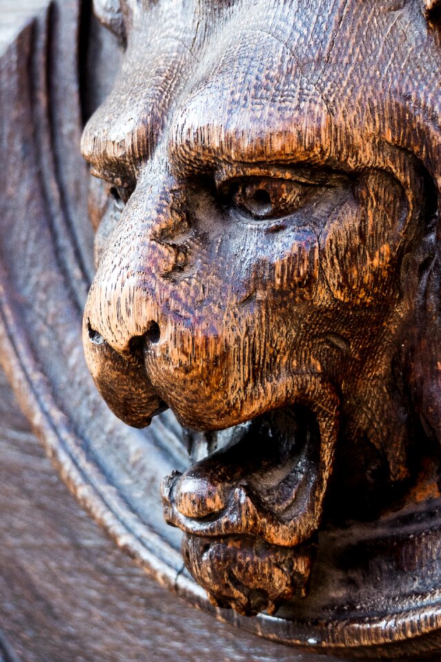 Carving building ornament