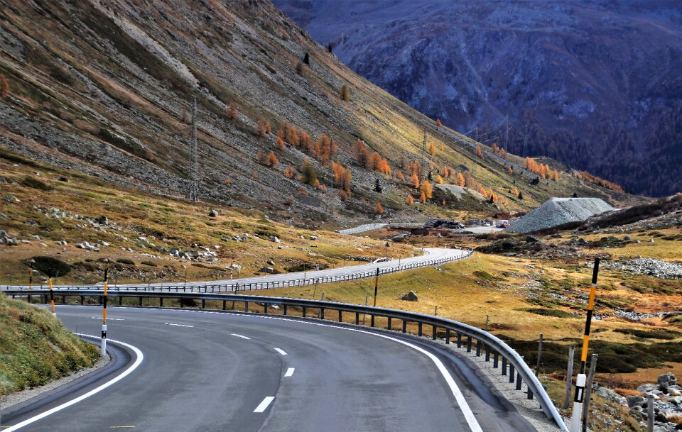 Mountain highway streamer