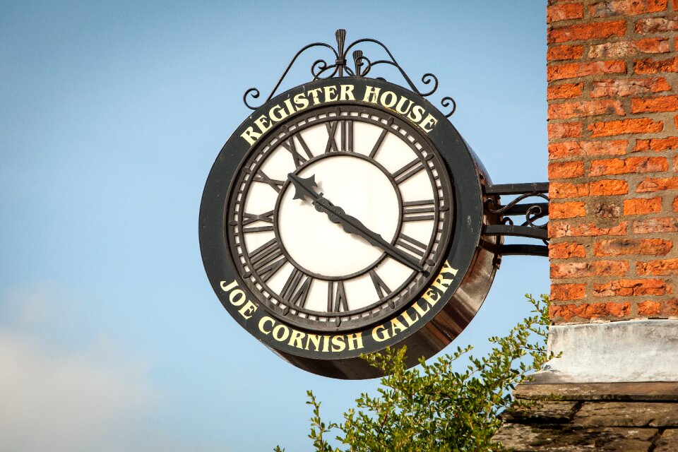 Entrance history clocks
