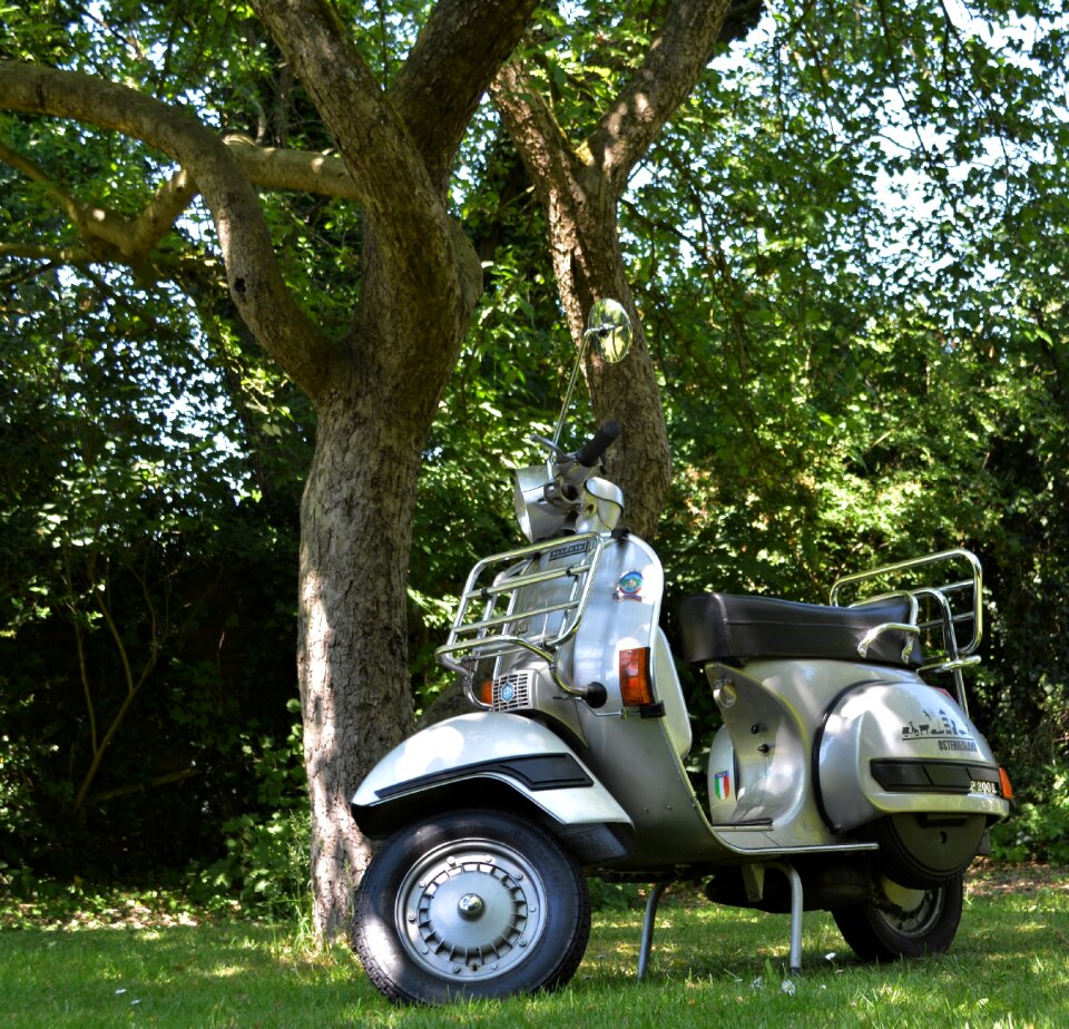 Motor scooter roller vehicle