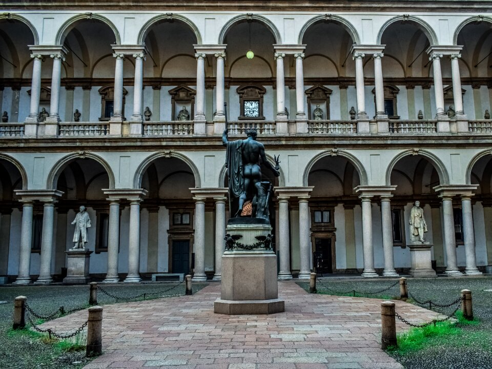 Building statue old