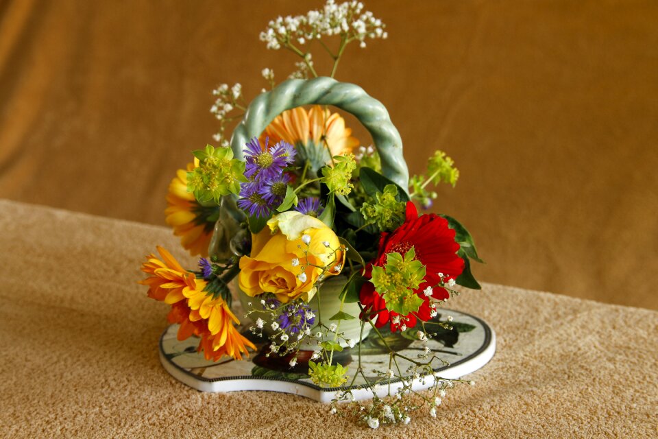 Ornament vase table
