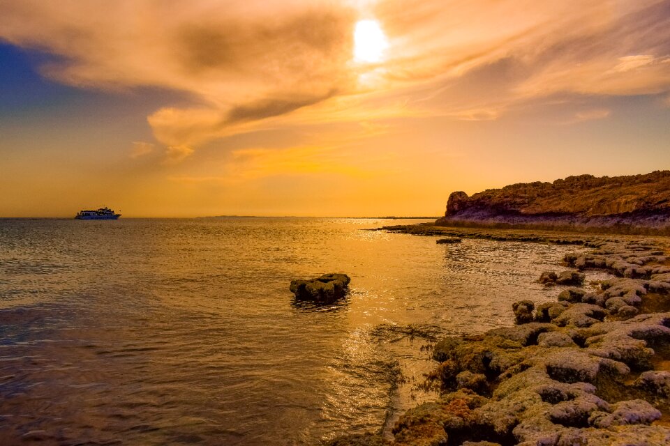 Water horizon coast