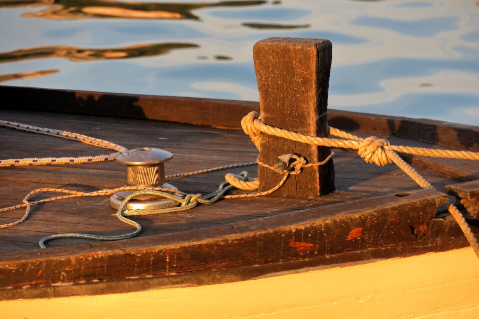 Leash ship traffic jams cordage