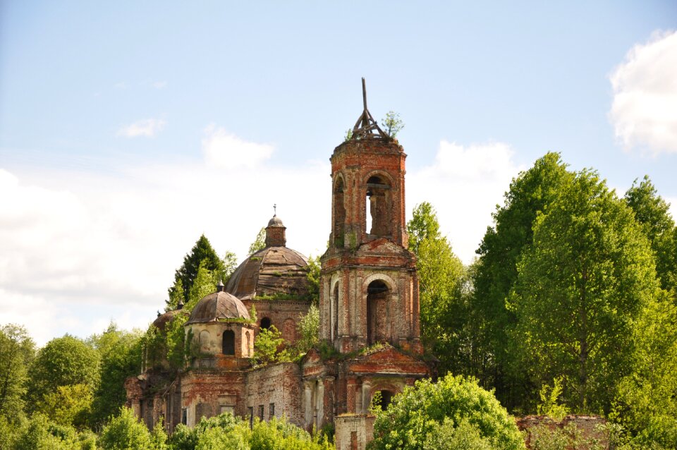 Church the ruins of the antiquity