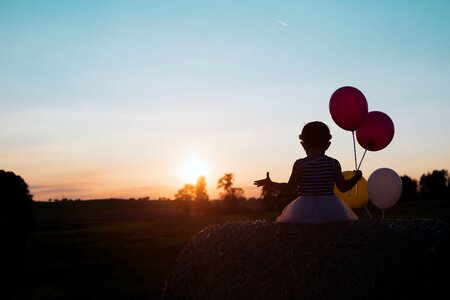 Sunset balloons straw