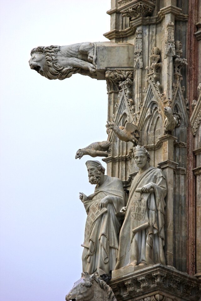 Symbolic facade architecture