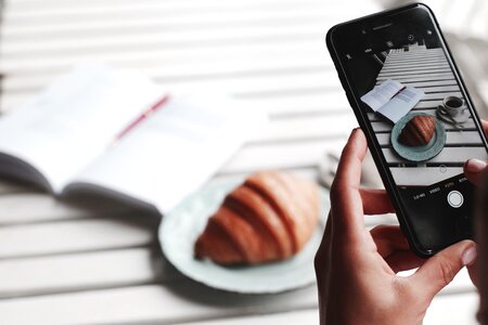 Smartphone a croissant read