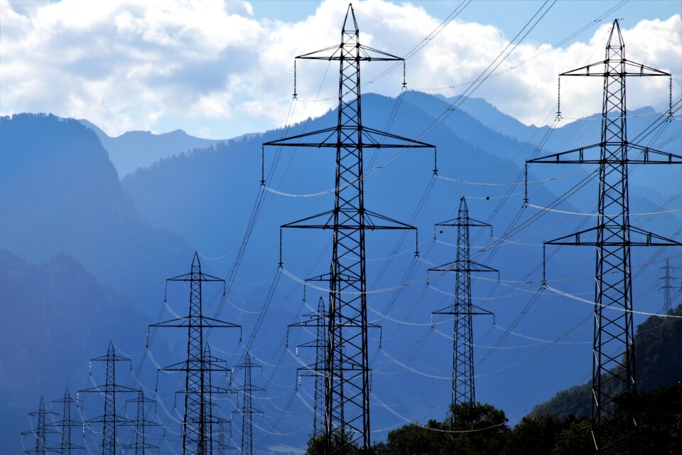 Wire energy insulators