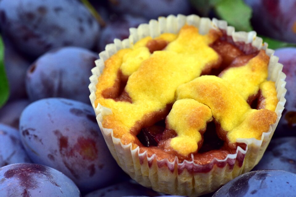 Bake fine pastry cake