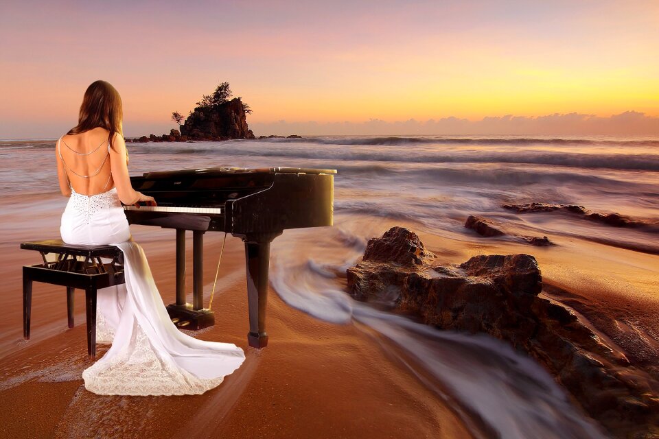 Sunrise piano spielerin piano