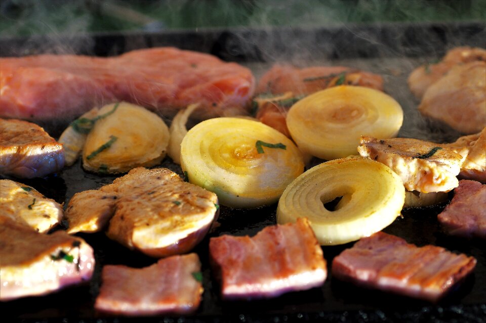 Grill toasting steak