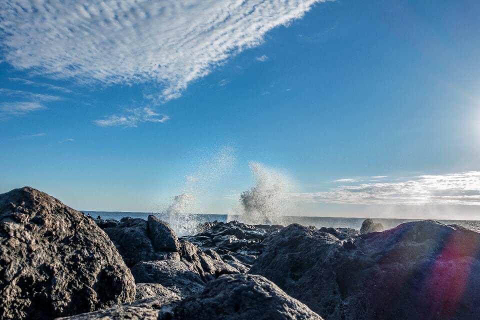Sea rock wave