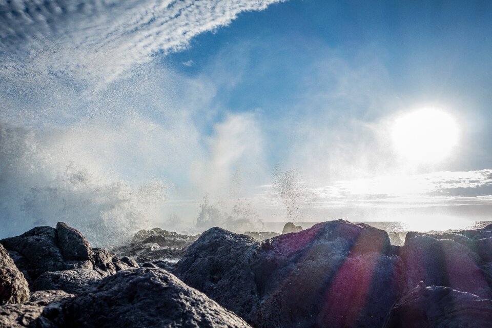 Sea rock wave