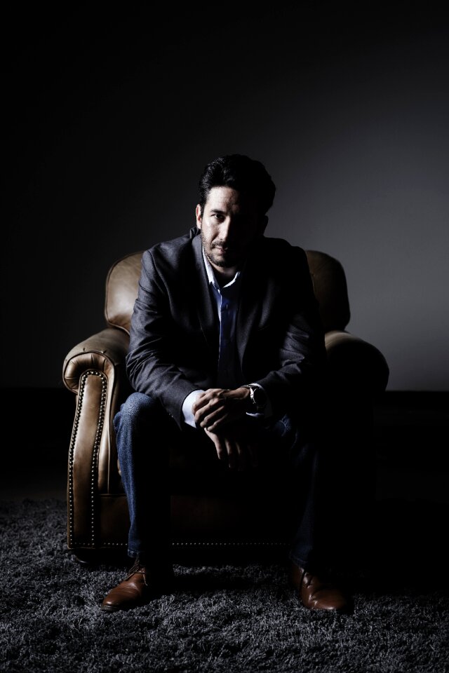 Sit man dark